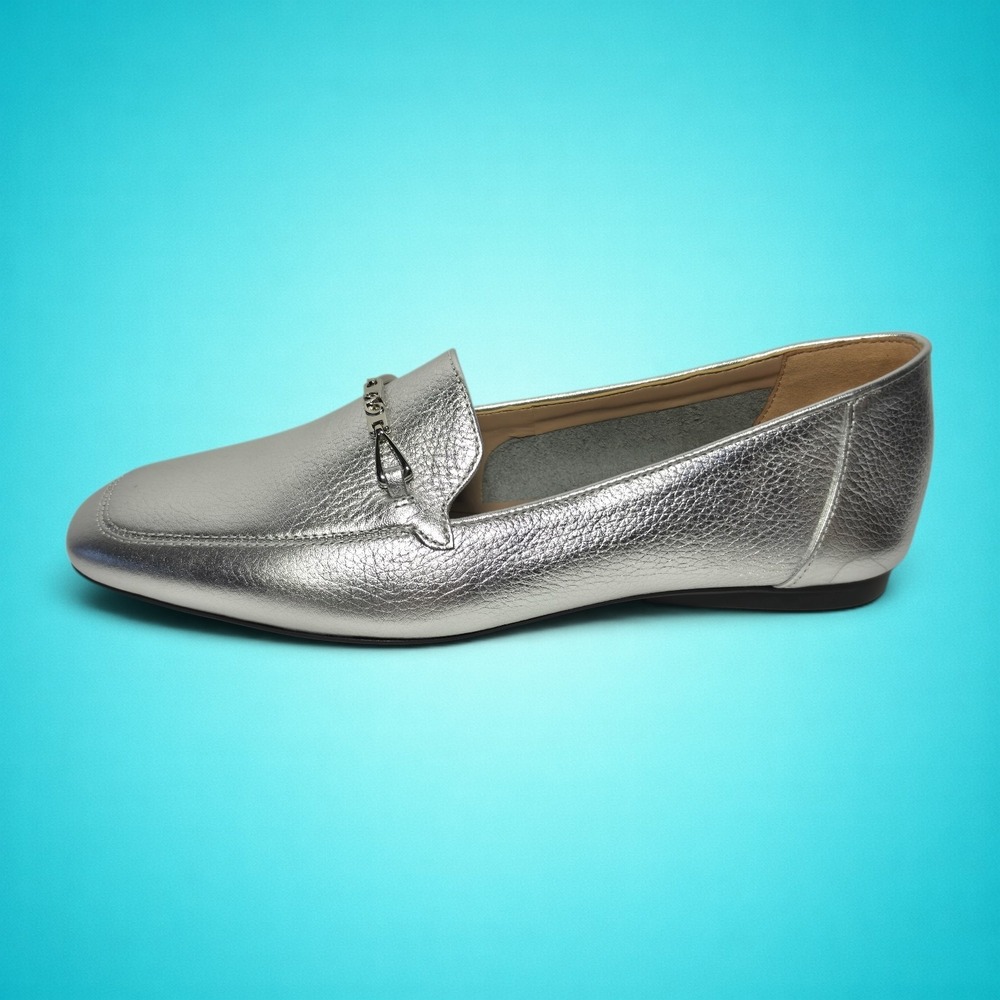 New Women's Naturalizer Silver Cecilia Leather Loafers, Size 7.5M. Retails $115.